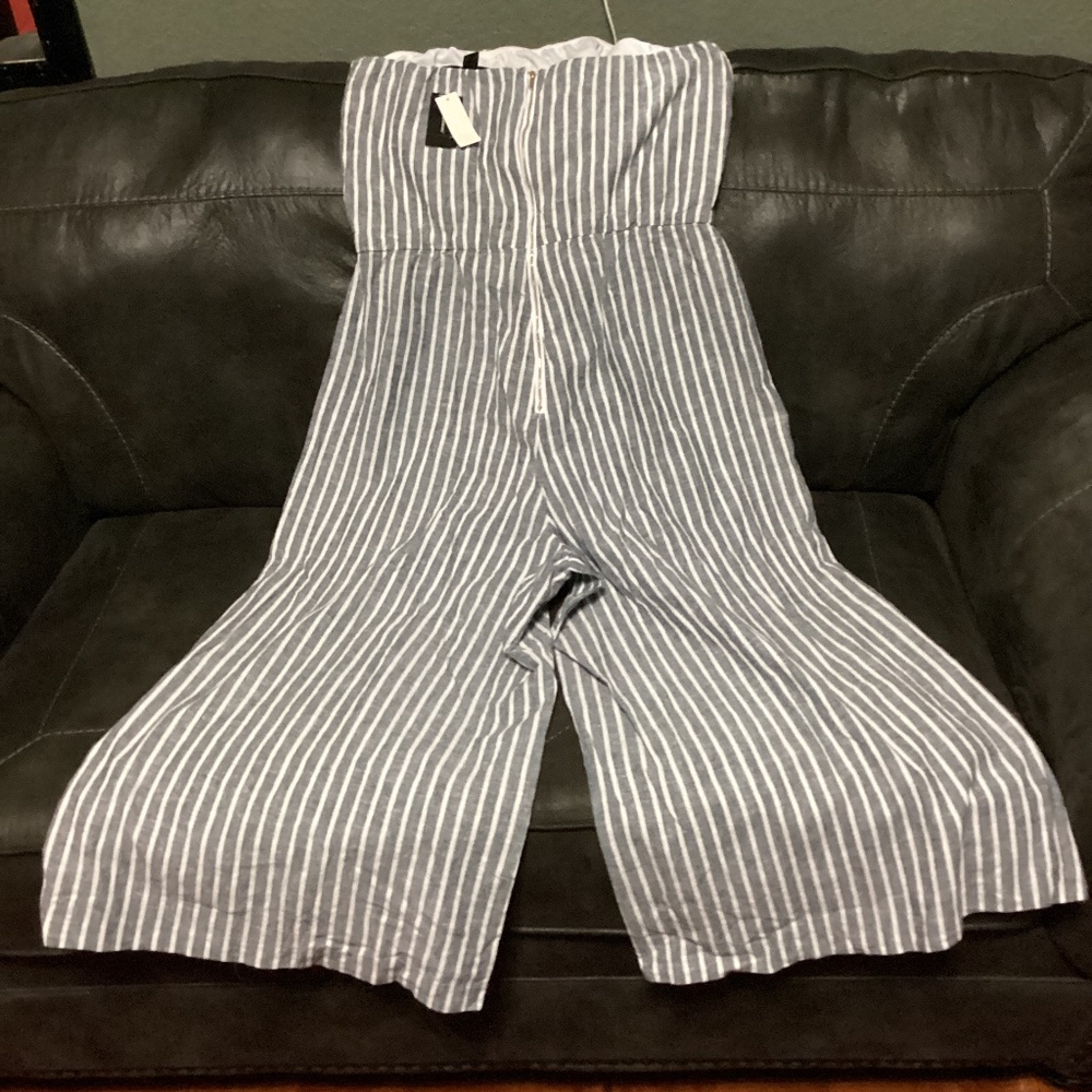 ASHLEY STEWART gray and white pin stripe size 16 romper.